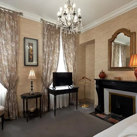Le Clos De Bourgogne Hotel 4*
